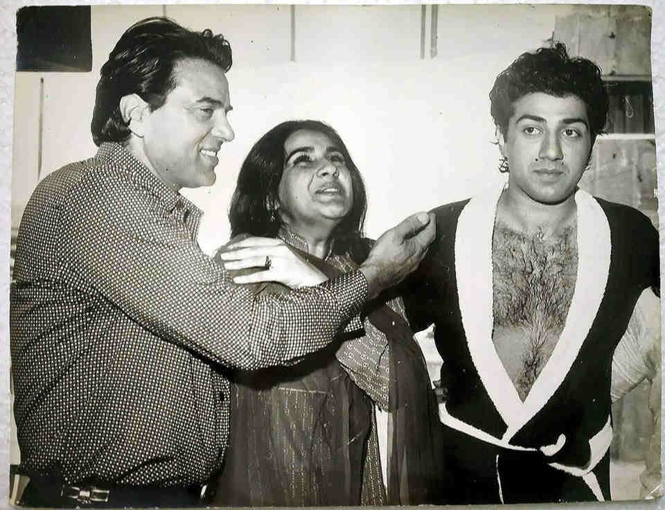 Amrita singh with sunny deol and dhramendra